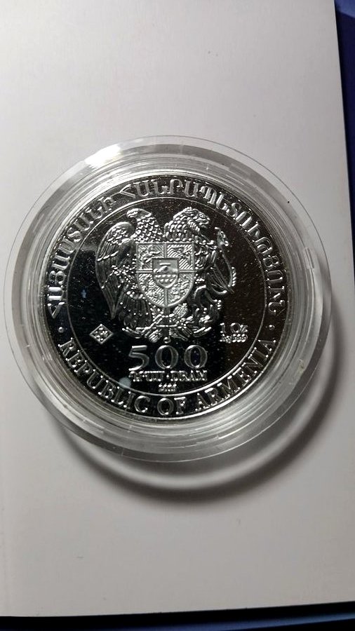 Armenia 500 Dram obverse, coat of arms, 1 oz fine silver