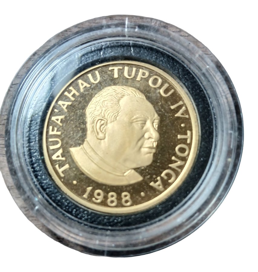 1988 Tonga 10 Pa'anga obverse, King Taufa'ahau Tupou IV portrait