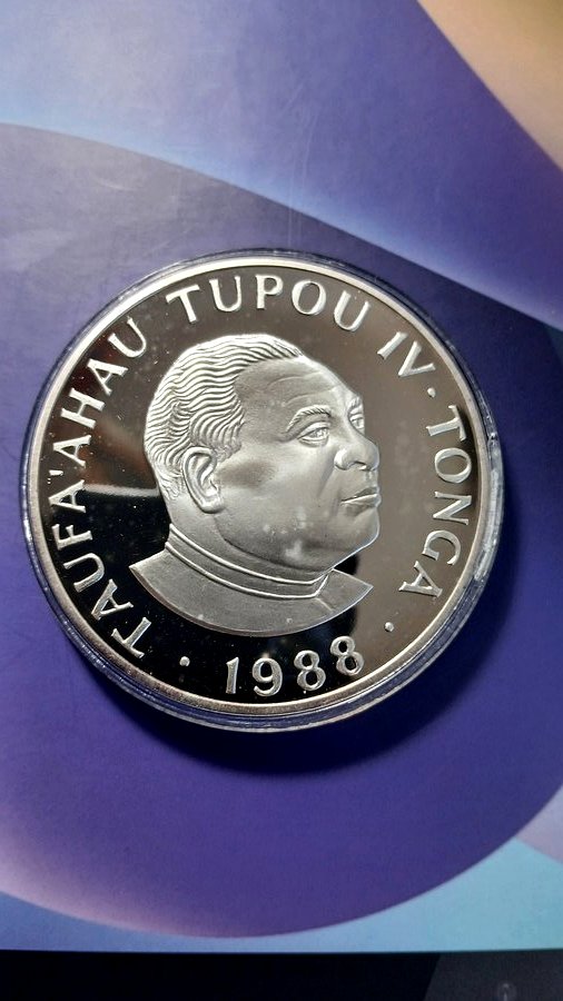 Tonga 1988 2 Pa'anga obverse, Taufa'ahau Tupou IV, Seoul Olympics